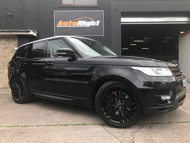 Refurbished Range Rover Sport alloy wheel after diamond-cut finish in Cork